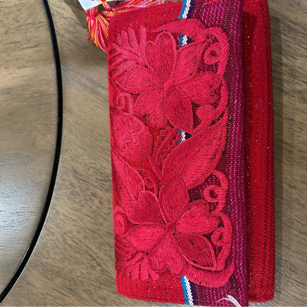 Red Floral Embroidered Women's Cloth Wallet, NWT, Absolutely Gorgeous, 4 x 8. - Picture 3 of 14